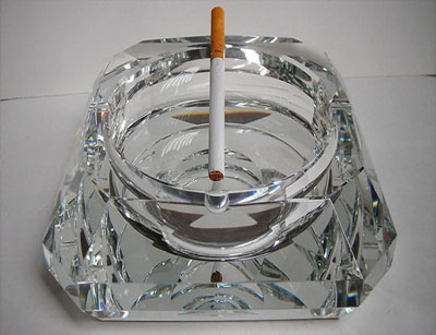 透明玻璃烟灰缸镜头――斗牛玩法效果展